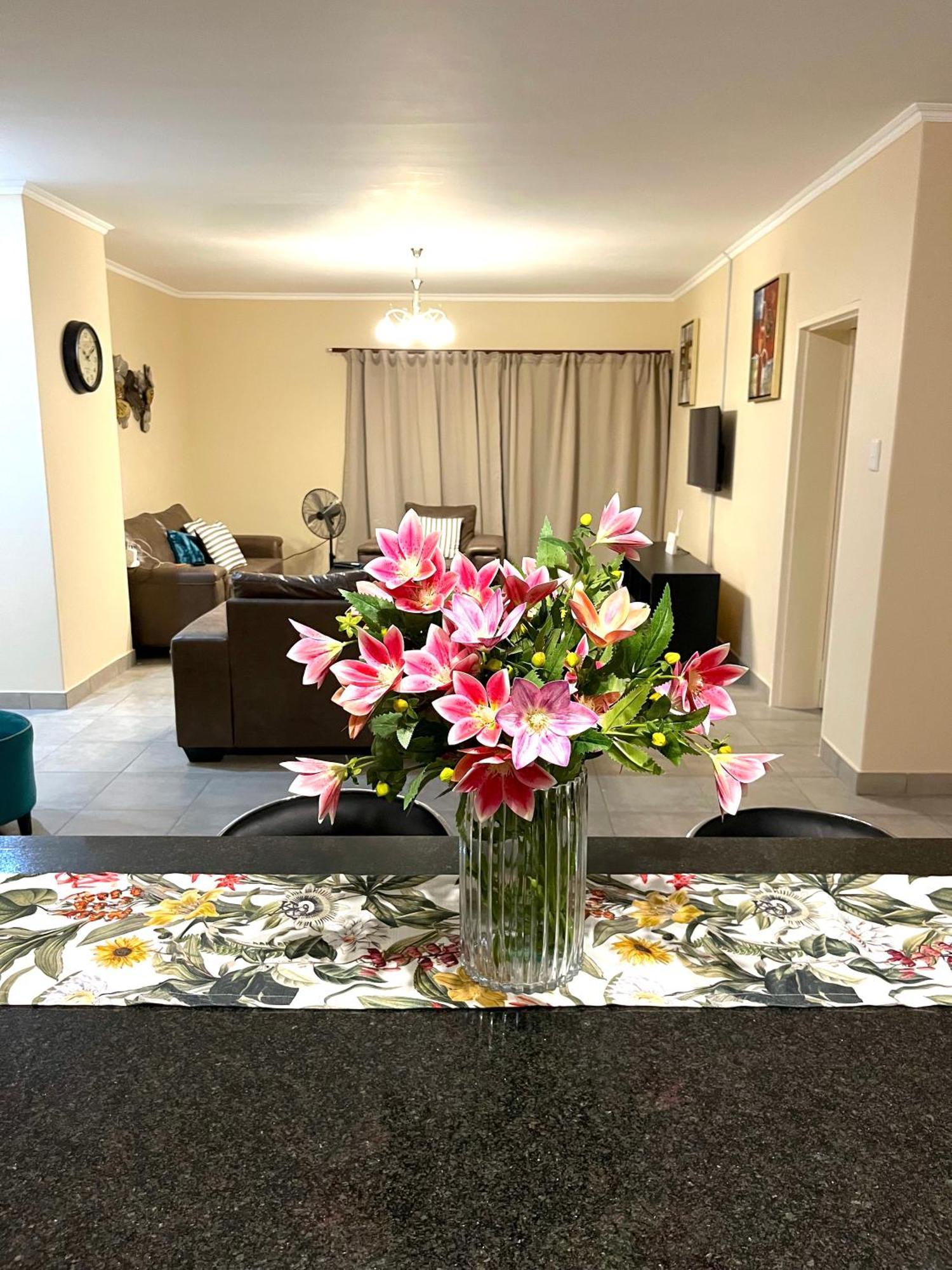 Rehoboth Ezulwini Suites Lobamba ภายนอก รูปภาพ