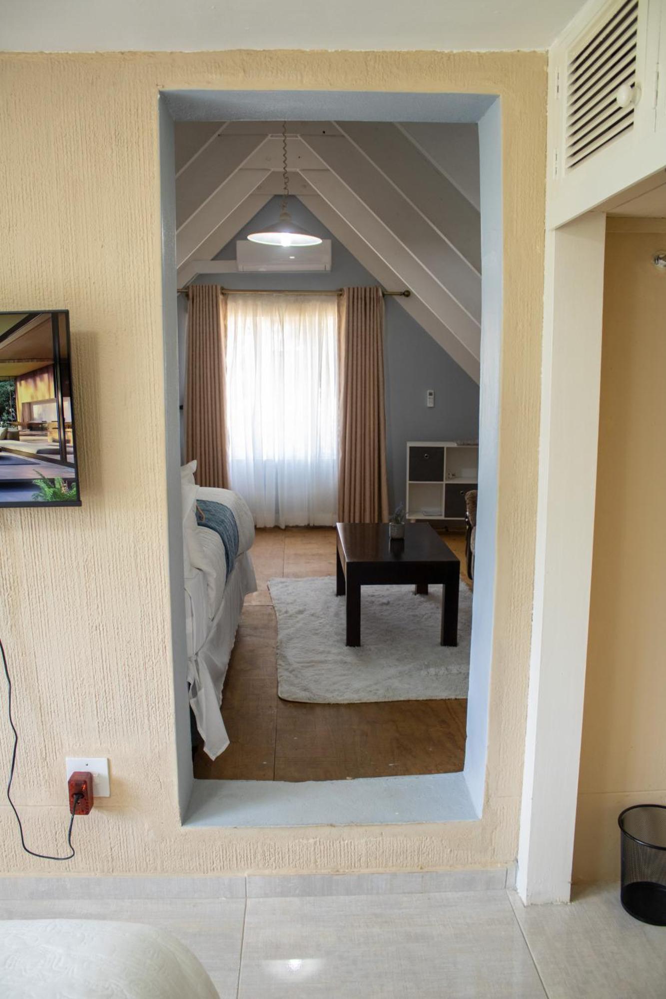 Rehoboth Ezulwini Suites Lobamba ภายนอก รูปภาพ